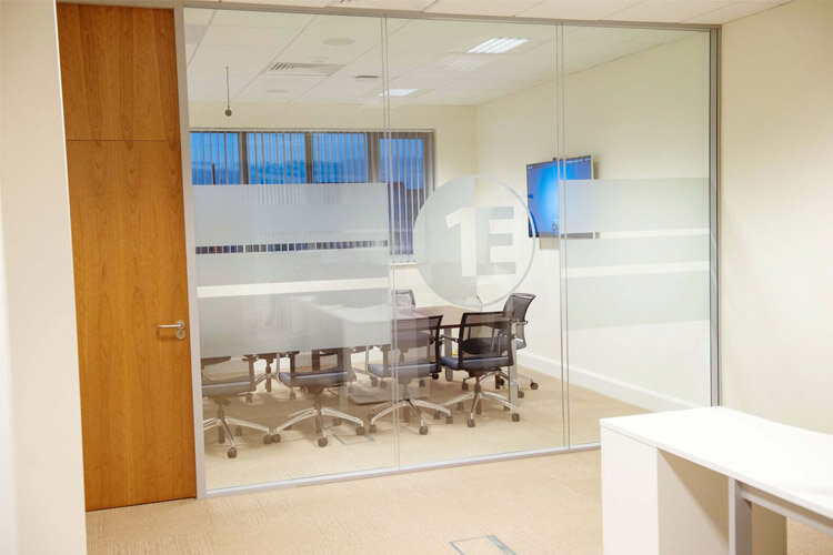 1e glazed office partitioning project: boardroom partition wall
